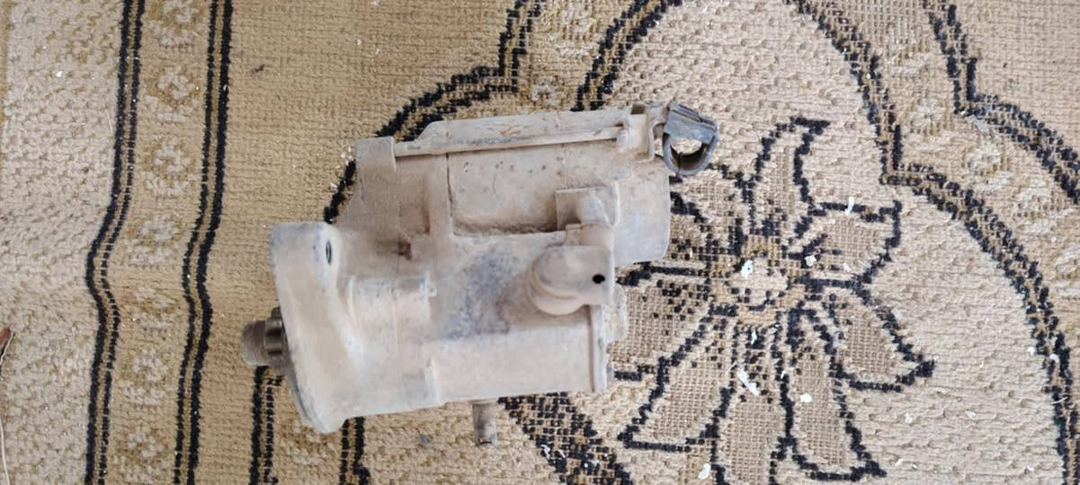 السلام عليكم جميعاً 
عندي غراض بطه مكينه ثنين ونص شغالت  
سلف 
دينمو
مروحه  
ظفيره 
مسطره 
قايش 
ثلاجه 
السعر كل 250.  رقم الهاتف ***********
