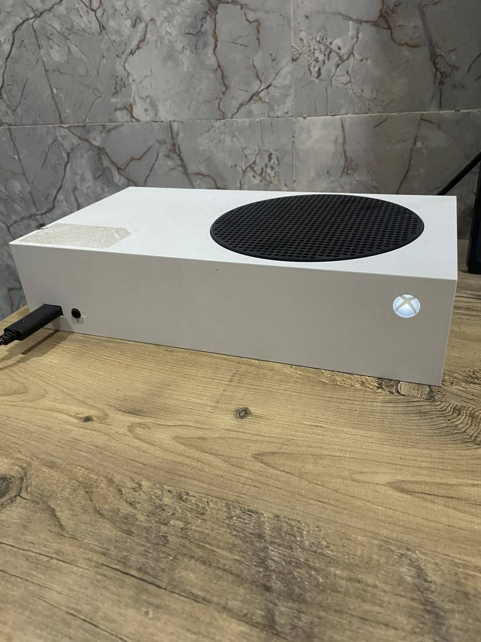 اكس بوكس سيريس اس جهاز نضيف كلش 
وياه كل هاي ملحقات وبي fc 26
سعر 400 🔒 مكان حي الجهاد بغداد


**إذا كنت صاحب هذا الإعلان وتريد حذفه لأي سبب، رجاءا أرسل رسالة إلى الدعم الفني**