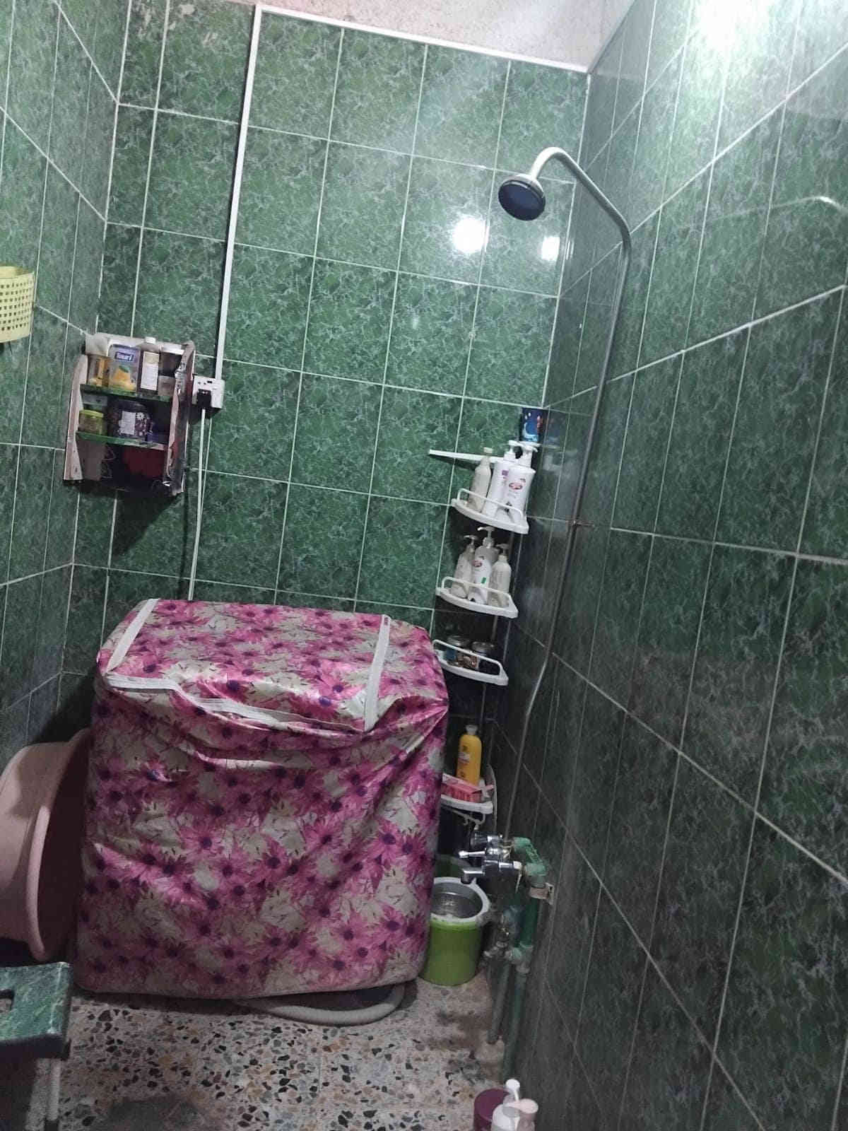 بيت تجاوز مساحه 200م غرفتين نوم وهول ومطبخ وحمام واستقبال وكراج وترك مخزن بيت صب   سعر 45بي مجال قليل زعفرانيه دور الاساتذه معهد خدمات رقم ***********واتساب
