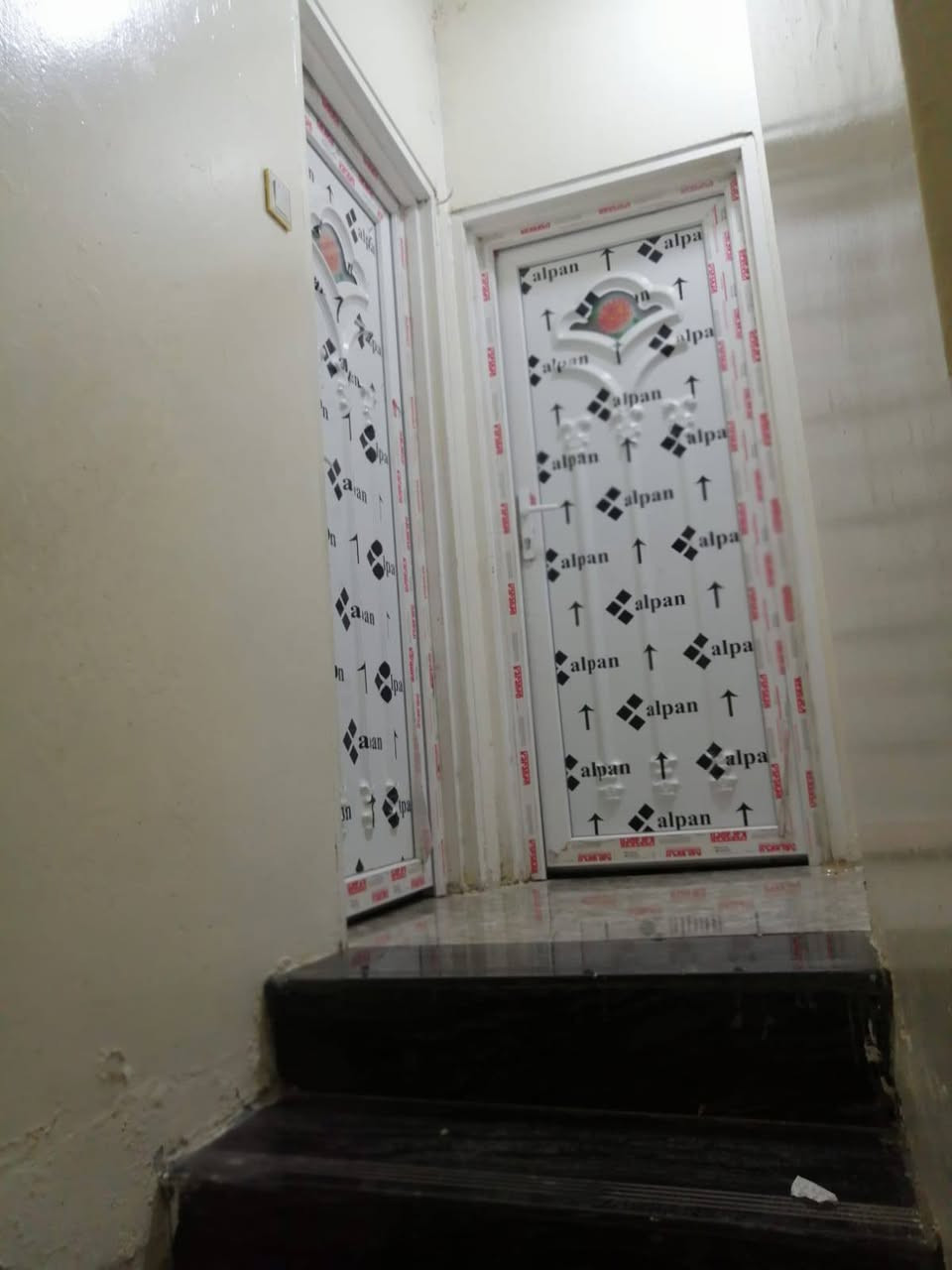 � دار- للبيع – فرصة لا تعوّض! 🏡
📍 الموقع: الموصل – [حي-البناء الجاهزه]
⚡قرب-تيم-مارت
📐 المساحة:[-125متر واجهة-8-ركن
🛏️ عدد الغرف: [3-غرف نوم]
🛁 عدد الحمامات: [2- حمام ]
🍽️ مطبخ + صالة + كراج + سطح 

✨ المميزات:
✅ موقع حيوي وقريب من الخدمات
✅ بناء مرتب وتشطيب راقي
✅ مدخل مستقل
✅ صنف-اللعقار-سند-طابو-زهور-بسم-شرعي
✨علق-بتم-ويصلك-سعر 
💸 السعر: [ يُذكر عند التواصل / او الاتصال ]

📞 للاستفسار والمعاينة اتصلوا بنا على الأرقام التالية:
***********

***********

#عروض #مكتب #الحارث #الحديث #التجارة #العقار #نستقبل #كافة #العروضات #العقارية #في #احياء #الموصل #بيوت #ارضي #هيكل #عمارت #تجاريه
