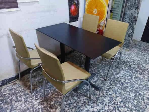 السلام عليكم 
عندي غراض مطعم للبيع مكاني حله التواصل ع الرقم الهاتف ‭0774 790 6692‬
