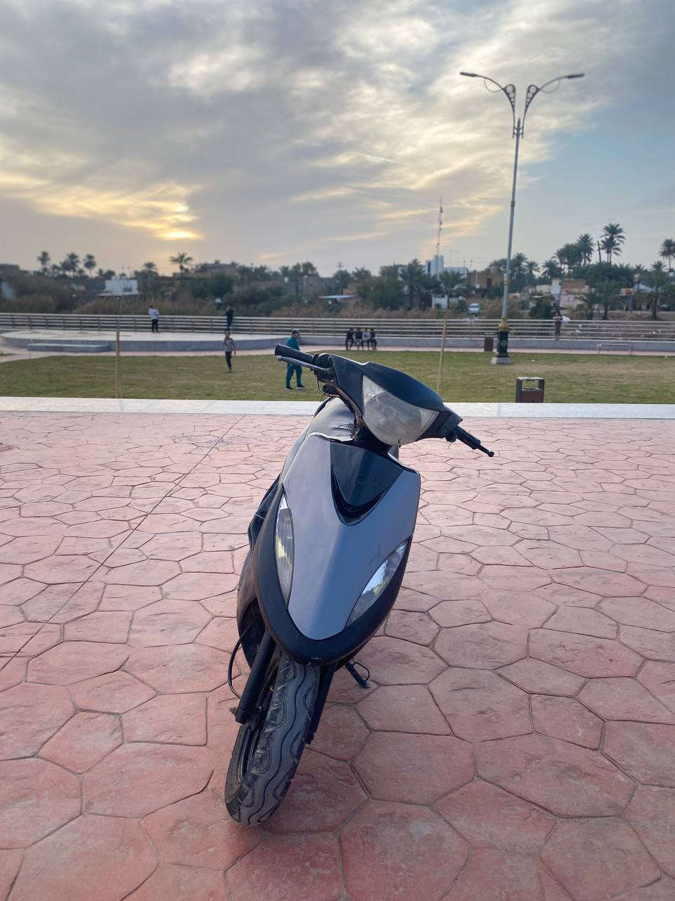 سلام وعليكم
دراجة ماكس عدلة
مكينة 49 بلادية مفتوحة مره وحدة
شغالة نكرة سلف كلج خلفي رياضي
صالنصة رياضي موجود واتساب
*********** العنوان واسط قضاء الحي
