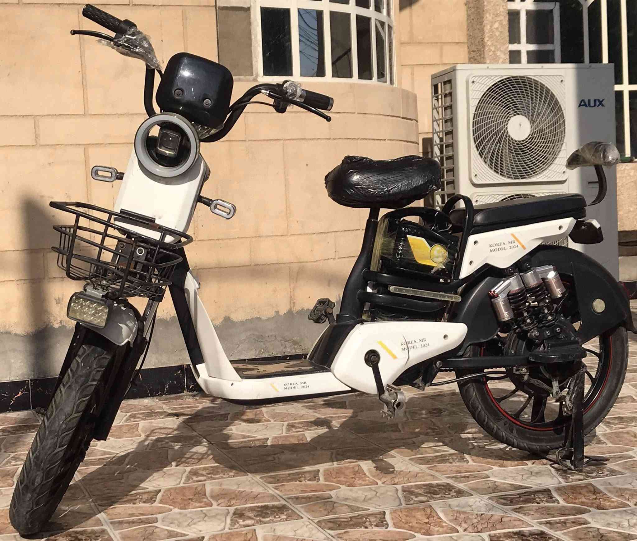 باسكل شحن حجم 20 تاير عريض
بطارية جديد اصلي 
مكاني تحرير-بعقوبة
السعر 300 بيه مجال 
رقم ***********
