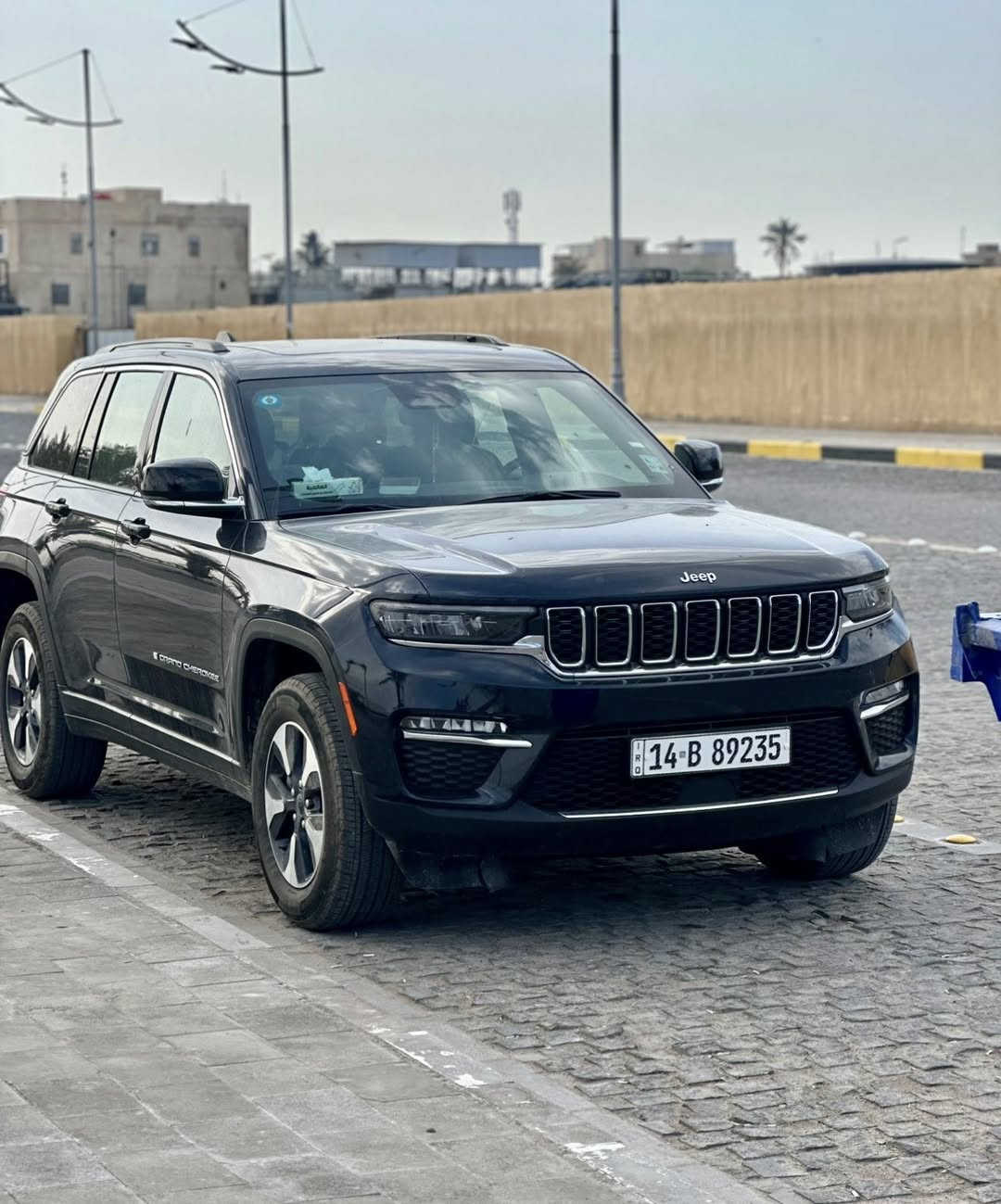 🟢 جيب كراند شيروكي 4XE 2024 وارد امريكي
Jeep Grand Cherokee 4Xe 2024 2.0L

لون مميز و اللون المرغوب نيلي غامق 🔵

حجم المكينه : 2000  +تيربو + هايبرد + بلك ان 

المسافة المقطوعة : 14  الف ميل

سيارة نظيفة وجديدة بمعنى الكلمة و استخدام قليل
تنباع مع شاحنة سمارت 240 فولت 32 امبير طلب من امازون مو تجاري الي بالسوك

الضرر : 
- تبديل دعامية خلفية
 - تصليح بارد باب الجنطة الخلفي و بارد بالجاملغ الخلفي 
تصليح درجة اولى 

#مواصفاتها

1.شاشه  كبيرة كار بلي

2.بصمه

3.تشغيل عن بعد

4.دمام خلفي

5.كشنات جلد

6.كشن السايق ميمري

7.كشنات كهرباء

8.صندوك كهرباء

9.حساسات خلفيه

1. قطع تبريد 

11.اشاير بالمري

12.رادار امامي

14.ثلاث وضعيات قياده

1. بنوراما فتحتين

2. كير ماوس

3. نظام منحدرات

4. هيترات بالكشنات 

19.ويل كب كروم

20.لايتات لد

21.بكلايت لد

22.كشافات

23.بصمة ابواب

رقم بصرة
مكان السيارة بالبصرة 

اكتب    تم   ..  يجيك السعر 

للاستفسار  ***********
متوفر واتساب
