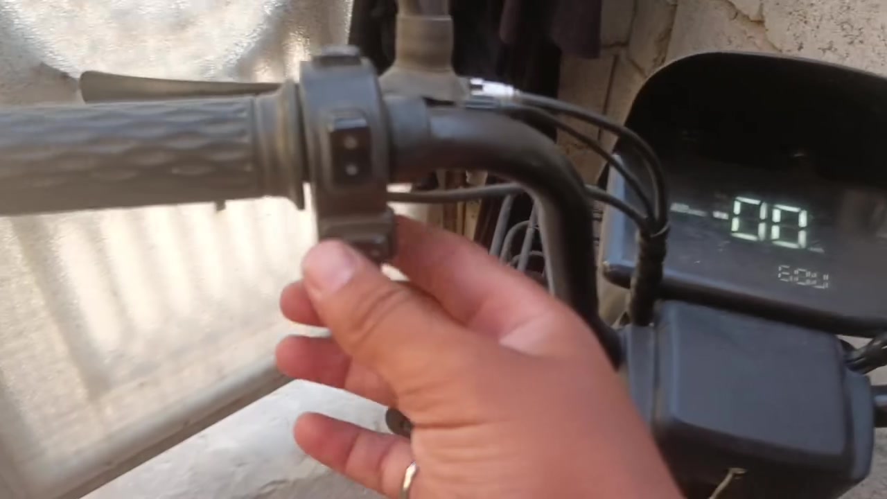 سلام عليكم دراجه شحن🔋⚡ كلشي مابيه كهربائي كلهن شغله مابيه شي بس نقص بطاريات ربعه والله العظيم نظيفه رايد بيعه 250الاف بيه مجال شراي يراسلني على الوتساب هذا رقمي ***********شكرآ
