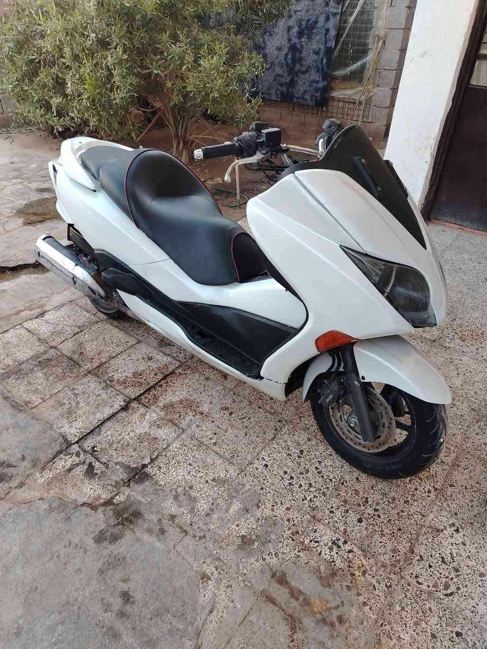 سلام عليكم دراجه للبيع هونده فورزه صفر عشره مكاني شهربان *********** اتصل ودلل
