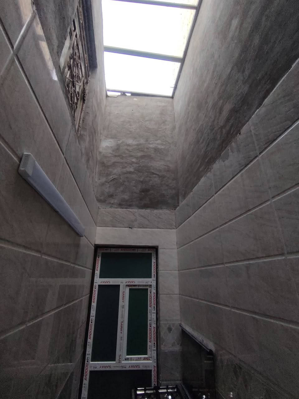 السلام عليكم
الدار للبيع مساحة ١٢٠ متر واقع حال سند ١٠٠ بناء ٢٠٢٦ الكفاءات خلف المدارس الجدد مكلف للنشر ***********
