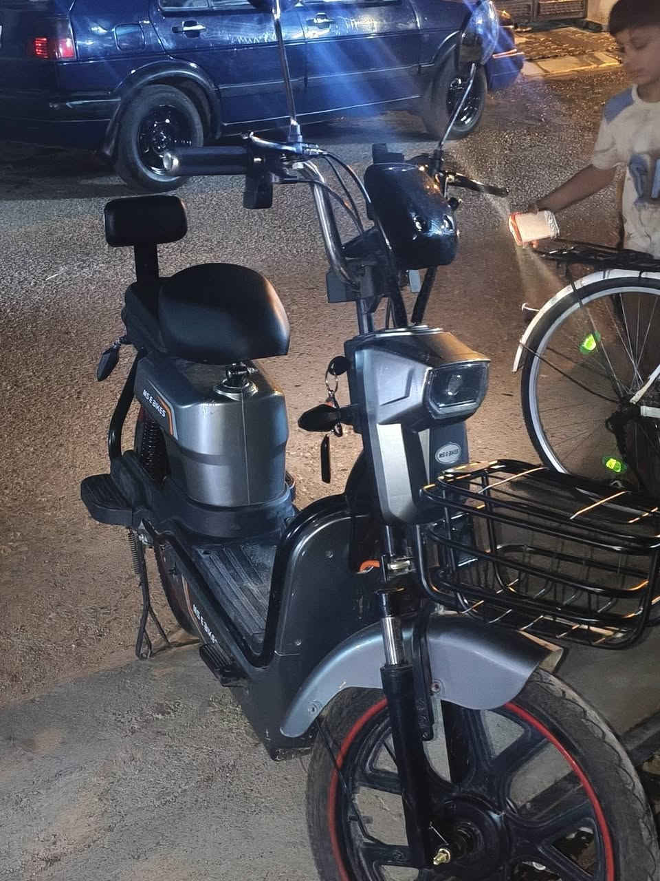 بايسكل شحن للبيع نضيف مال بيت 5 بطاريات مواصفاته اشاير رباعي اشاير يمنى يسره استاند موبايل شحن موبايل بلوتوث تشغيل عن بعد جهاز انذار مثبت سرعه استاند جانبي دبلات ممتاز 4 سرع سعر خاص للاستفسار عل رقم ***********
