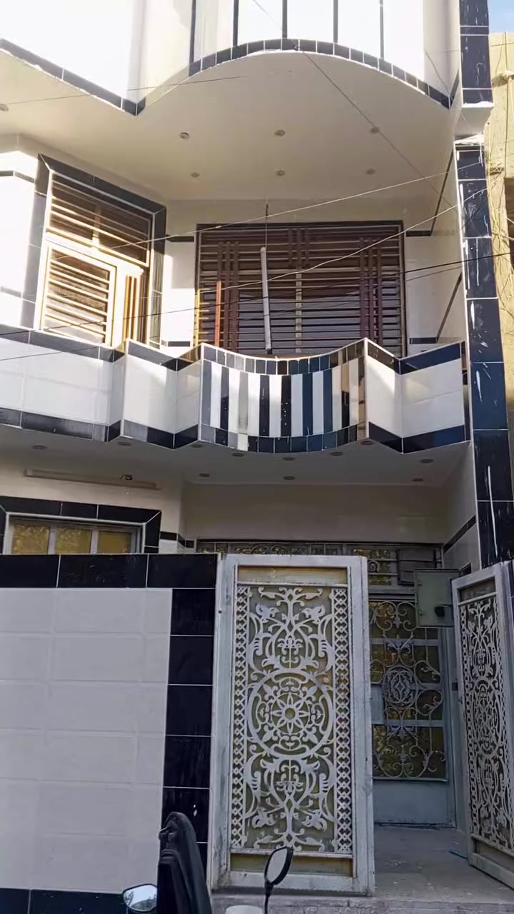 سلام عليكم بيت للبيع منطقه ضياء الحفي قريب عله جامع سيد صلاح بل بدايه مساحة 100متر مربع موقع كلش حلو بناء درجه اولى جديد محد ساكن بي بعد جديد سعره 170بي مجال تصلو اي استفسار عن الرقم ***********
