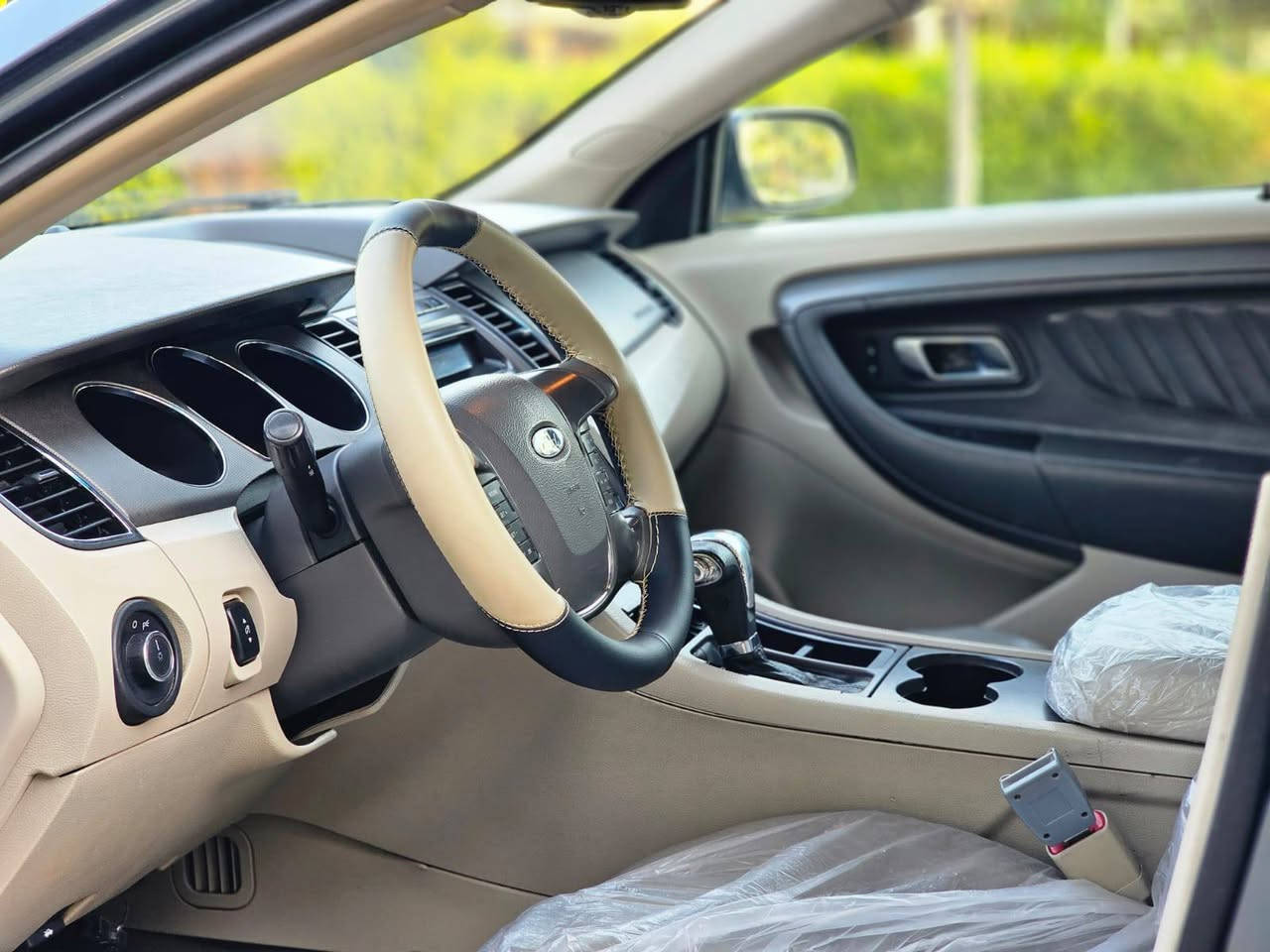 سلام وعليكم فورد تورس ٢٠١٠ للبيع رقم سليمانيه  انكليزي  كير محرك صدر كله فول دواخل فول مكاني نجف الاشرف سعر 92 وبيه مجال للستفسار *********** السياره  بدون حادث رجاء الموشراي ليخابر سياره طك كرتون مال بيت بس معتاز لبيتي وريد ابيع ومتهني الياخذه الله شاهد
