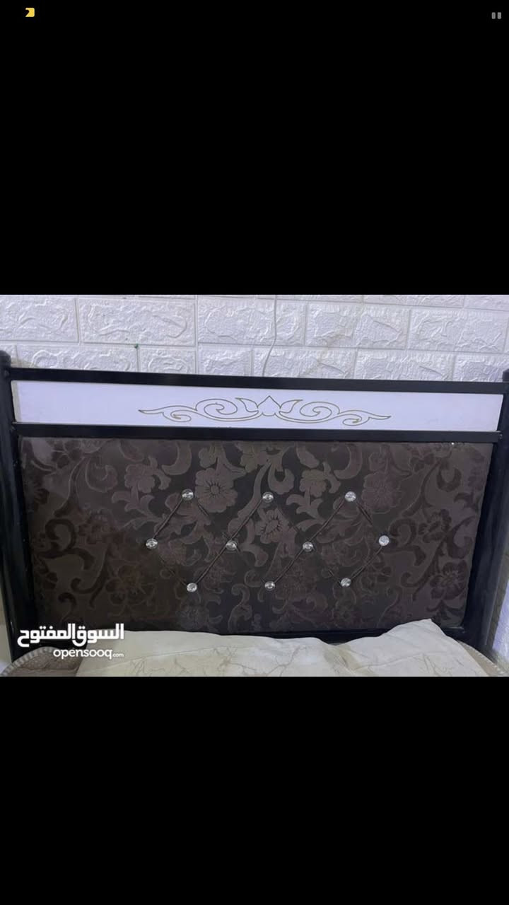 جرابي حديد ارضية خشب وجوة الخشب حديد نضيفات سعر الوحدة 65ثنين ب 120  قفل ***********
