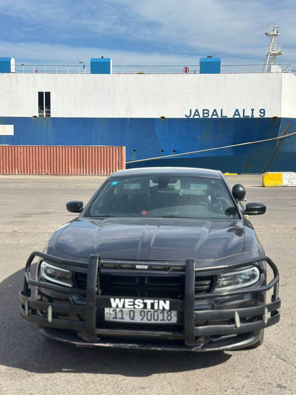 السلام عليكم للبيع جارجر موديل23 اصل النداء الاخير بوليسي استخبارات حادث بنيد فقط ومبدل نفس لون ابلادي رقم بغداد مميز باسمي 270 وبيها مجال ماشيه40 الف 
للاستفسار *********** البصرة, العراق
