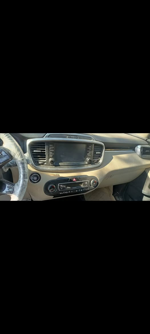 السلام عليكم
للبيع سورنتو خليجي موديل 19 

باسمي رقم قادسيه الماني 

بصمه 

6سلندر 7راكب كشنات جلد كهرباء 

ماشيه 100 

مكاني ديوانيه

               سيارة مصبوغة عام 

سعر 176

***********
