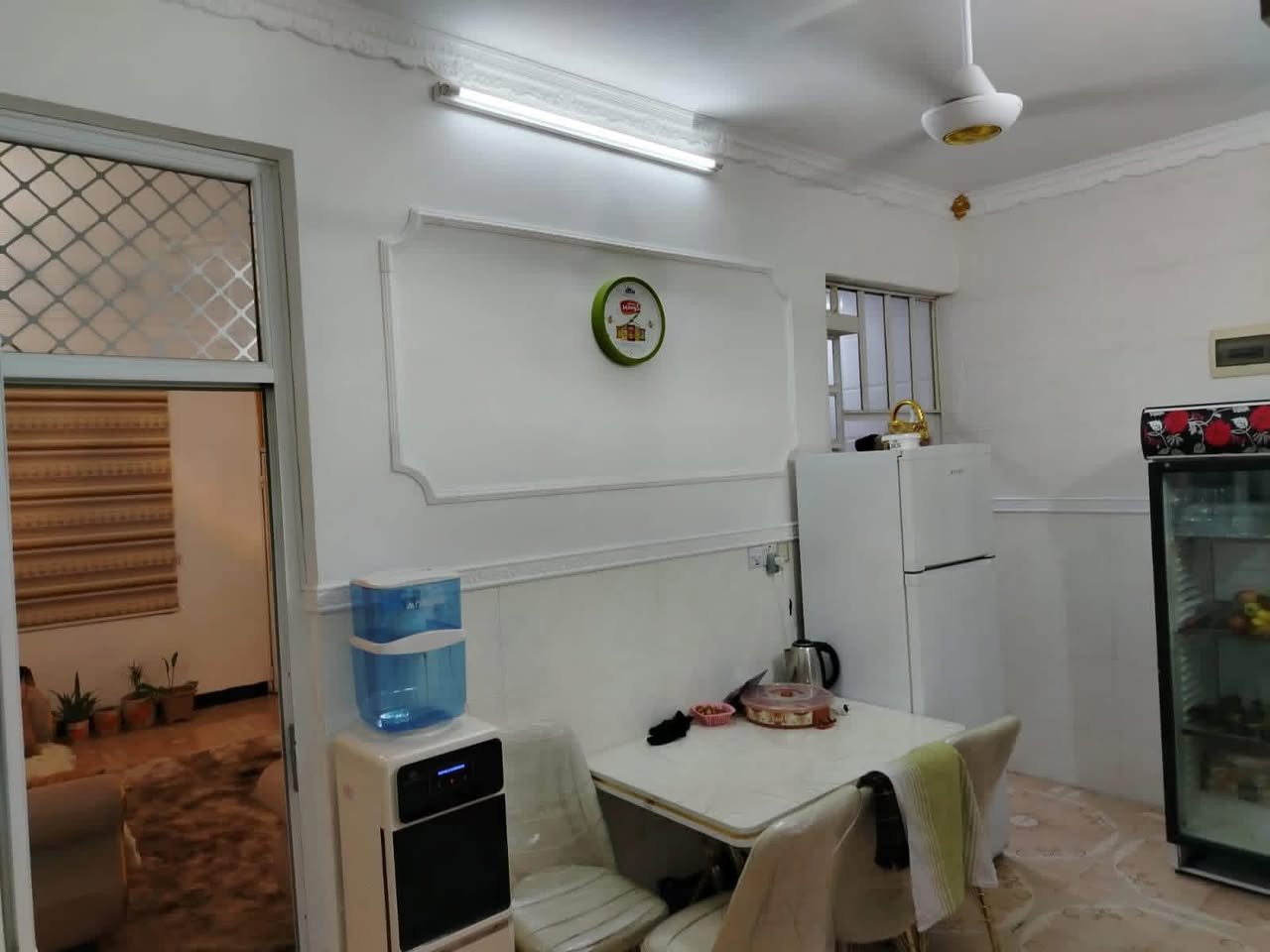 عقار للبيع 
مساحة ١٠٠ متر 
طابو صرف 
حي العسكري قرب جامع المعراج 
مربع الذهبي 
طابقين 
الارضي كراج صحيات خارجي استقبال مطبخ نوم حمامات 
طابق الثاني 
غرفتين نوم مجمع صحيات بلكونة 
واجهة فلين 
للاستفسار 
***********
