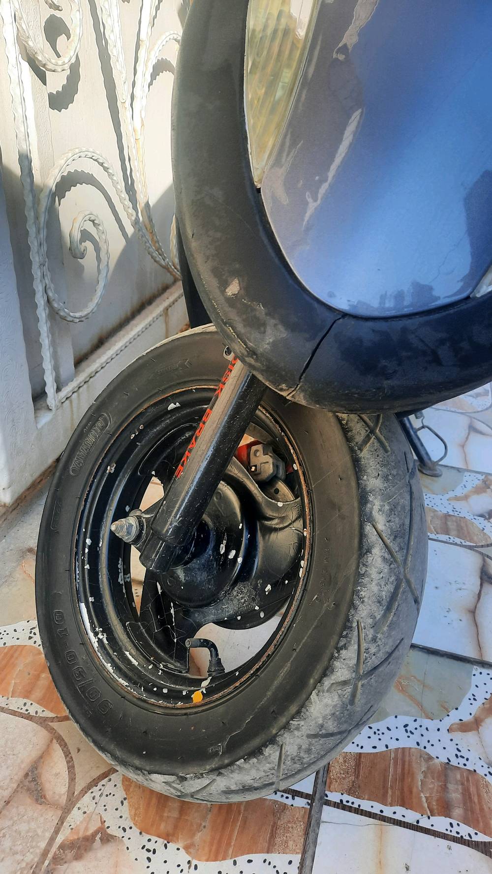 دراجه ماكس عدلة (تجفيت جديد ماصارلة ٣ ايام بوشه ٤٩ + منظف كابريتر و مسوي ادمة على الكلجات + كهربائيات شغالها كلها البكلايت الخلفي و الامامي و الاشاير + دشبول جديد الكيج مال بانزين شغال بس مال السرعه ناقصه بس قمجي + كفرات تجارية ) الدراجه هندر واحد فقط تشغل و تطلع و شادلها سلف و باتري  جدد بس يأخر هاي عيبها بس دراجه عارضها ٣٥٠ وبيها مجال جيب فيتر و تعال مكاني دورة هذه رقمي فقط واتساب ***********