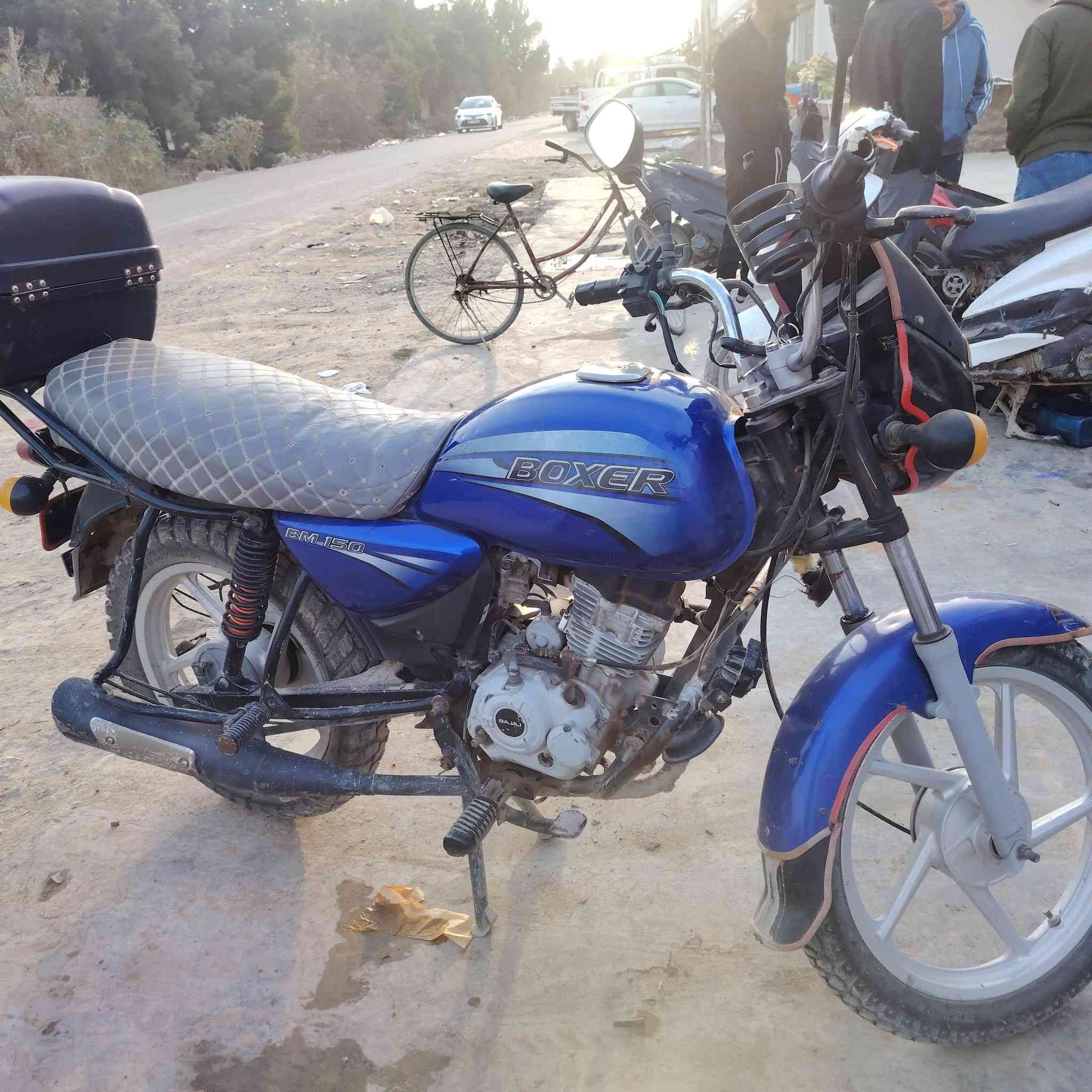 سلام عليكم شباب دراجه بوكسر لبيع موديل ٢٣ نضيفه مكفوله كفاله عامه السعر تسعميه وبيها مجال حك الجيه مكان بغداد التاجي رقم الهاتف ***********
