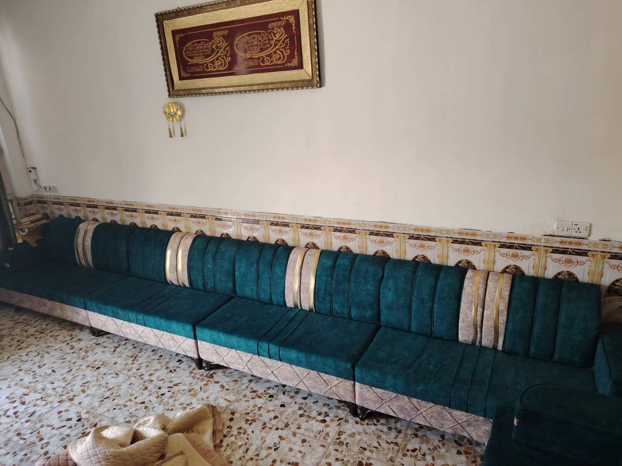 سلام عليكم اخوان تخم2ديوان 26 مقعد للبيع مكلف بل نشر تخم جديد للتواصل اتصال *********** مكان واسط قضاء النعمانيه
