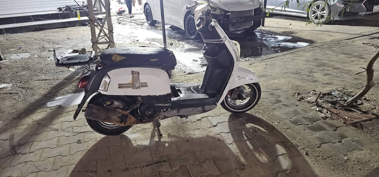 سلام عليكم دراجه بوليسي لون ابيض الدراجة كابريتر الدراجه ما مفتوحه بيه خيط تبخير سعر ٦٠٠ وبيه مجال  دراجه بصرة رقم ***********
