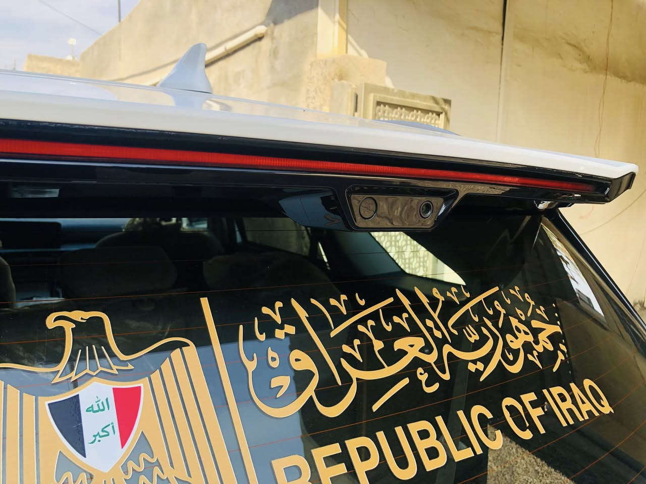 السلام عليكم 
كيا سورنتو 2025
ضمان 5سنوات (او 100الف كيلو متر)
مواصفات السياره 
رقم بغداد الدولي رقمها مميز. 
مكينه السياره V6
مقاعد جميعها كهرباء
مقاعد جلد تدفىه وتبريد 
ثلاث قطع تبريد
سبعة راكب
گير ماوس ثمن سرعات 
شفتات ستيرن 
اربعة وضعيات قيادة 
هاند بريك بصمة 
نظام منحدرات 
دبل كاميرا 
شاشة متصلة داعمه (ابل كار بلي)
الشاحن وايرلست 
اناره محيطية داخلية متغيرة 
لايتات LED نهاري
لايت كشاف ضبابي 
بگ لايت LED 
بصمه ابواب
تشغيل عن بعد
جنطة كهرباء 
نظام ترحيب عند اقتراب البصمة 
باقي مواصفات السورنتو معروفة. 
السيارة (فقط بارد باب الصدر اليمين
باقي السيارة كفالة عامه )
السعر (315وبيها مجال )
مكان السياره بابل حلة
رقم الهاتف ***********
