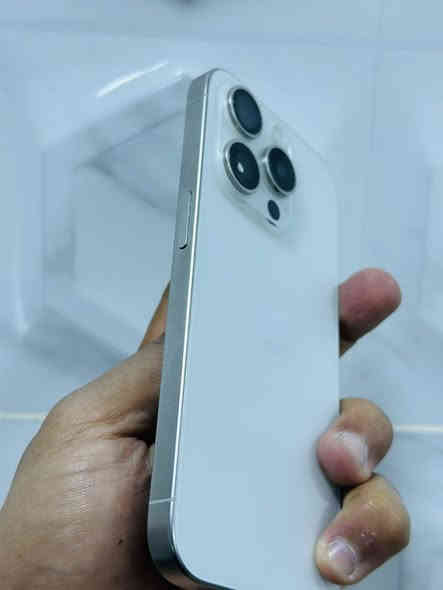 السلام عليكم ايفون 15 برو 256 شرق اوسط كامل ملحقات
نظافه 100‎%‎ بطاريه 98 السعر 875 
مكاني الدوره 
***********
