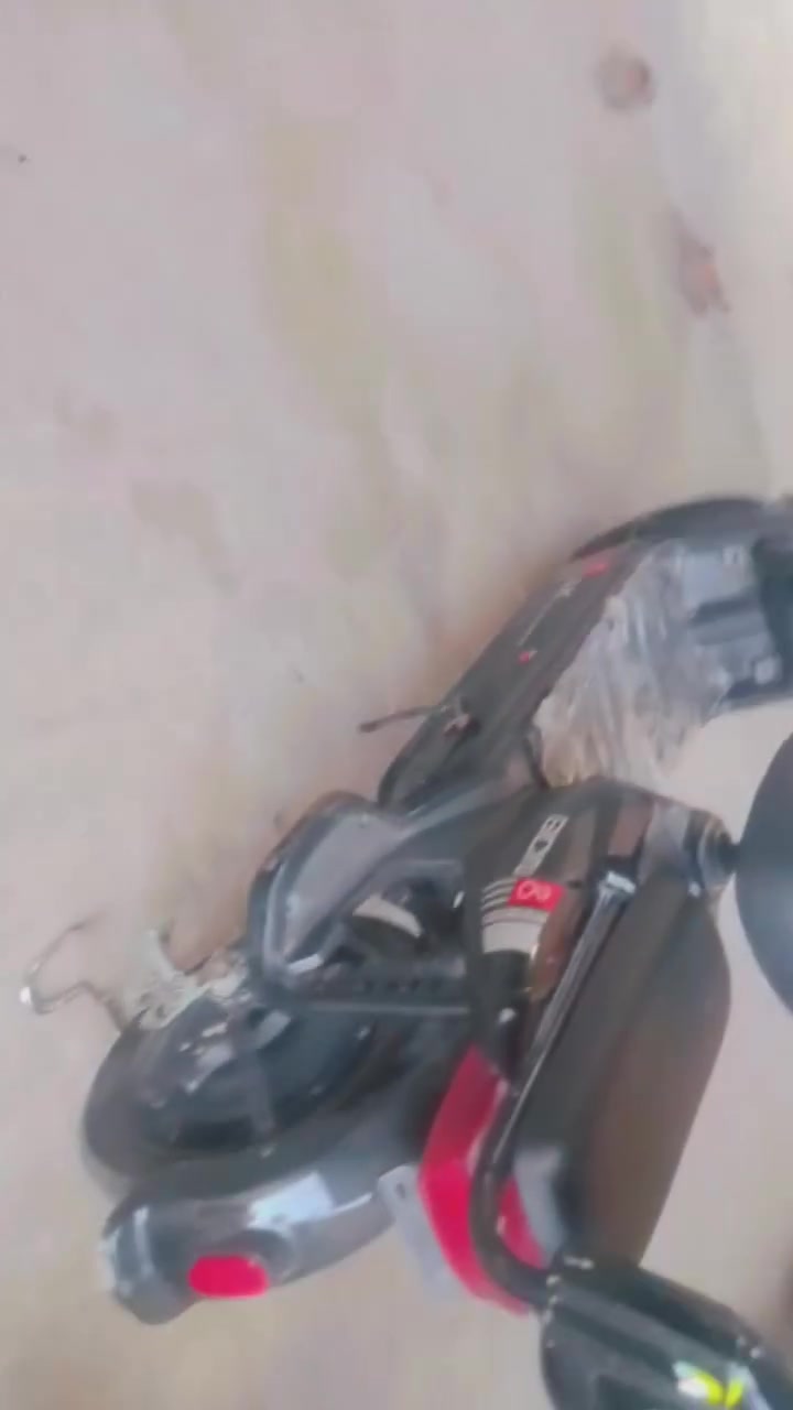 سلام عليكم دراجة شحن جديده جانت مضمومه بطارياتها قعدن  مع سويتشين وبصمتين وقفل وفتح  وشاشه و قفل  تاير  للاستفسار اتصل على الرقم ***********
