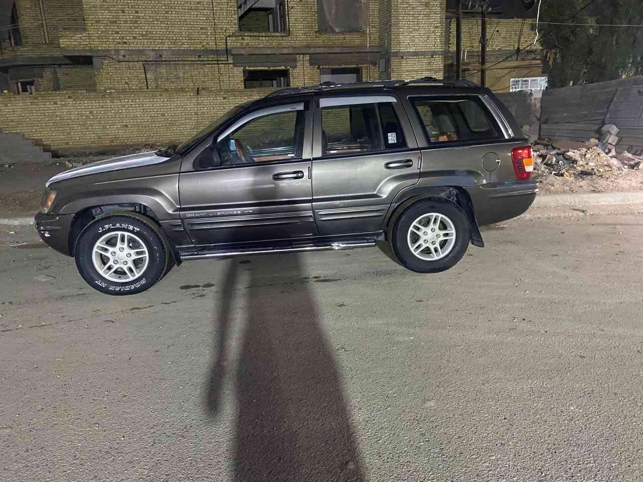 السلام عليكم جيب شيروكي موديل ٢٠٠٠
كير ومكينه بطه ٢٥٠٠ تخم تاير جديد 

مكان السياره شعب حي البساتين 

السعر ٥٥ 
***********
