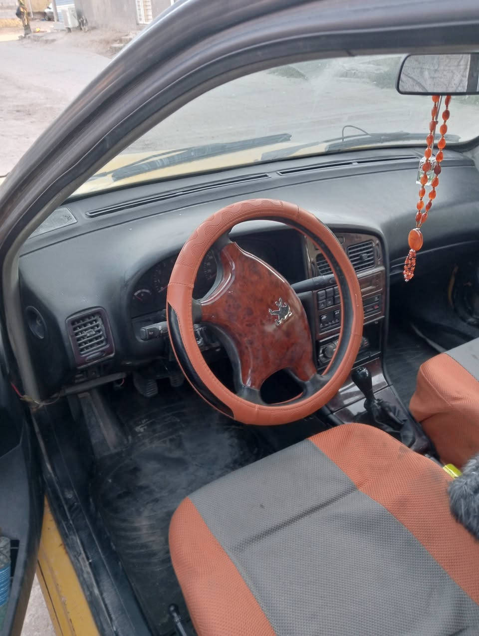 السلام عليكم بيجو بارص بيع (او مراوس بسمند )السعر 30 وبيه مجال بسيط موديل 12جهزه رقم نكليزي مصفره من كلشي السياره جهزه مكينه وكير  تمام بيع او مراوس رقم ذي قار  العنوان ناصريه ناحيه الفضليه رقم الهاتف *********** واتساب خوان مراوس بسمند
