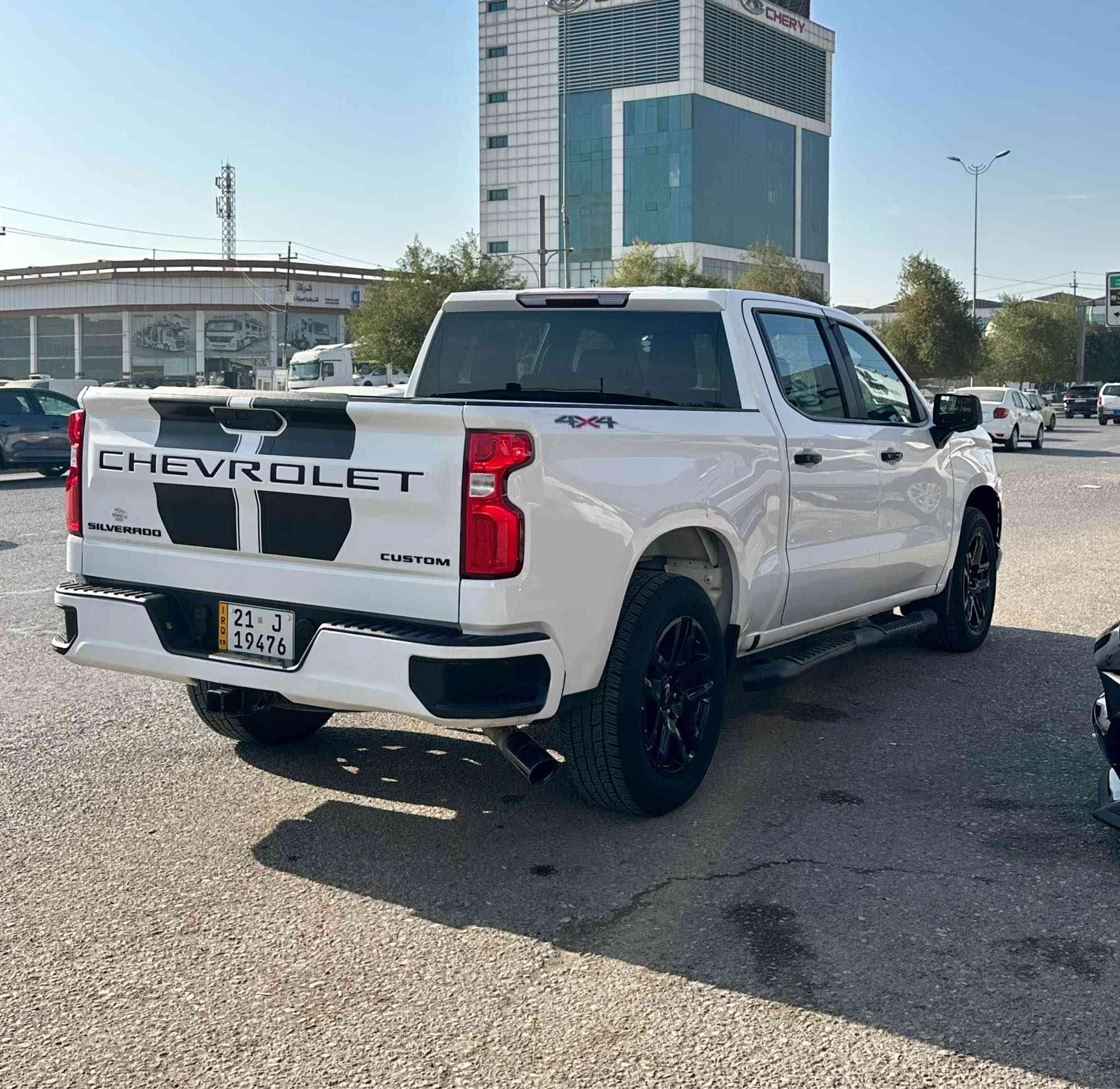 السلام عليكم

السعر. 258 ورقة. 

:للبيع شوفرليه سلفرادو كوستوم موديل 2021
باب طويل بدي قصير محرك 4 سلندر2700 
توين تيربو 310 حصان 🐎 
مواصفاته
دفع رباعي. 4*4
تحكم ستيرن جهه وحده
اوتو ستوب
شاشه
كامره خلفيه دوارا
باب البدي كهرباء 
تبريد قطعتين
كير 8نمر
مانع انزلاق
ماشية 54 الف ميل 
صور الحادث والسونار بالمنشور

رقم الشاصي. 
1GCPYBEK4MZ339360

***********

***********

***********

العنوان. اربيل. أربيل, العراق
