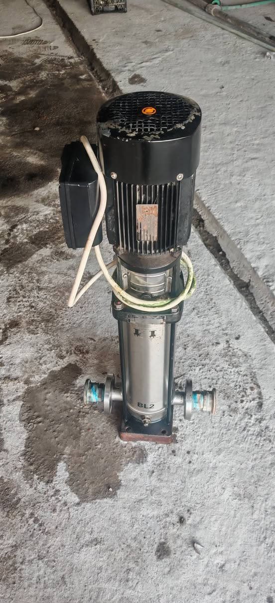 سلام عليكم غراض 
1مضخه ماطور جديد 5احصان سعره 350الف
 
***********
