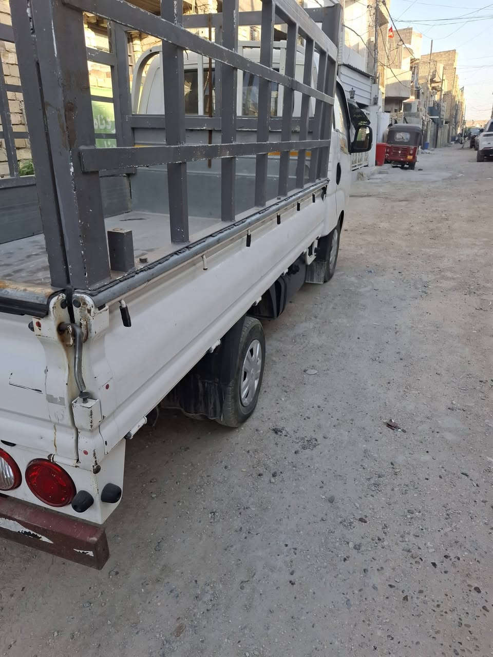 السلام عليكم
كيا موديل ٢٠١٨
مكفولة كفالة عامة 
رقم بغداد 
انكليزي
السياره اي نقص مبيها 
تبريد ثلج
تخم تاير 
سنوية بسمي
سيارة بلادية 
عنوان بغداد الدوره ابو دشير 
***********
