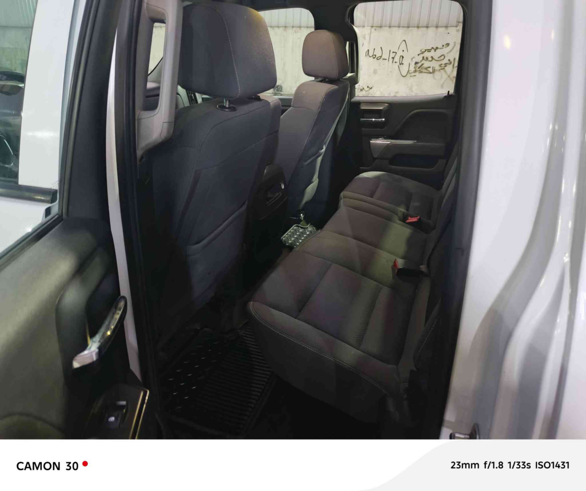 السلام عليكم سلفرادو موديل 2016 فول من عدا الفتحه سياره جديده وكشنات كهرباء تدفئه تبريد مكينتها 8 سلندر كيرها
٦ نمر رقمها سليمانيه رقمها جديد
سعره ١٨٠  وبيه مجال 
العنوان الشعب الاستفسار الاتصال على 
الرقم ‏‪***********‬‏
