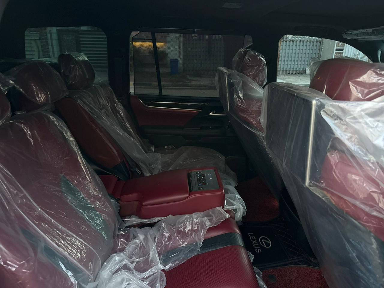 السلام عليكم .. لكزز موديل 2021 للبيع ..
السعر 90.000 ( 9 دفاتر )
رقم بغداد بأسمي 
السيارة سوبر سبورت ومعروفة السوبر سبورت بالكرز  (فول مواصفات) 
اعلى فئة .. لون مميز زيتوني ،، داخل جلد احمر ،، بيبان شفط  بانوراما فول الفول من كلشي 
السيارة مكفولة كفالة عامة ،، فقط طخة كد اصبعين ومسحوبة جهاز بي دي ار .. السيارة كاملة من كلشي واي نقص ما بيها 
ماشية 91 الف حقيقة 
مكان السيارة بغداد الكرخ حي العامل 

‭0772 959 0689‬
للاتصال او التواصل واتساب
