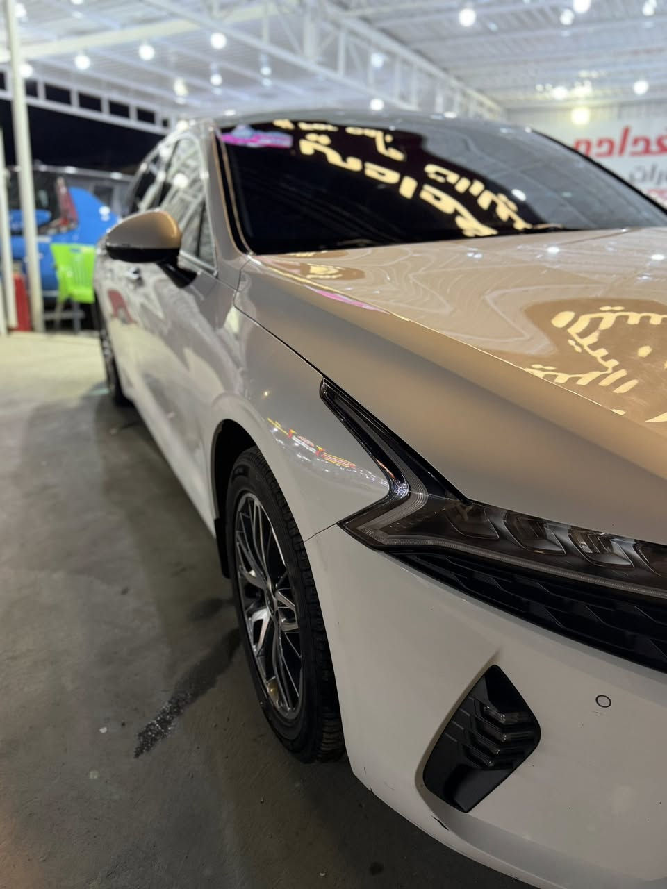 كي فايف ( K5) موديل 2023 5vip كامرات 
. خليجي وكالة NIM 
• محرك : 2500 "
.ماشية : كيلو57

المواصفات:
• بصمة + بصمة ابواب
٠ سايد بريك دكمة 
• بنوراما
. تشغيل عن بعد 
• 5 انظمة قياده
• تبريد شاشة لمس
• كراسي كهرباء
• تبريد قطعتين
• حساسات اماميه وخلفيه
‏• LED امامي وخلفي
• اشاير بلمري والمري شفط
• شاشة + كاميره + كاربلي
. مقاعد جلد 
مقاعد تدفئه تبريد
. اوتو هولد
• فول تحكم ستيرن
. سنوية جديدة 
. كير ومحرك مكفول 
•بيها فقط حافة البنيد تعديل بارد بدون صبغ 
مكان السيارة : نجف

التواصل :***********
