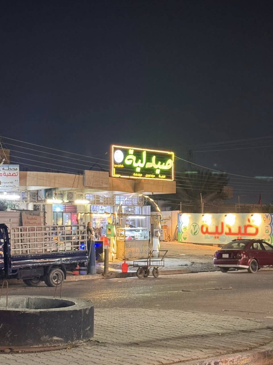 بنايه للبيع طابق واحد تحتوي علئ 5 محلات و2 شقق الواقع في الحسينيه مدخل الحمل الواجه 17 والنزال 22 تقريباً بمساحه 377 ونص طابو ملك صرف المحلات مؤجره 900 والشقق فارغه الوارد الكلي مع إيجار الشقق مليون و400 تقريبا 
السعر 400 مليون 
للاستفسار ***********
