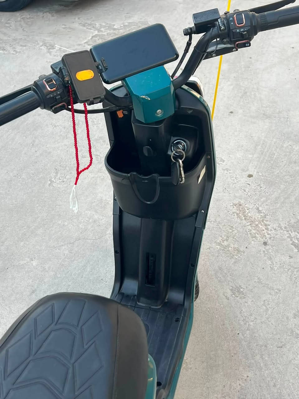 السلام عليكم مأطور شحن  R8 للبيع
مواصفات 

تشغيلهم بعد 

إشارات دبل 

دسك بريك 

دبلات شغاله 

نظام الرجوع للخلف

‏٤نمره 

سرعه ١٠٩ 

ملف 1500  

لايت متغير اللون  عالي وناصي  

الماطور كلو شغال شرط 

البطاريات كلها شغاله شرط الفحص 

الماطور نضيف 

المكان موصل حي الفلاح 

الاتصال على الرقم. ***********.
