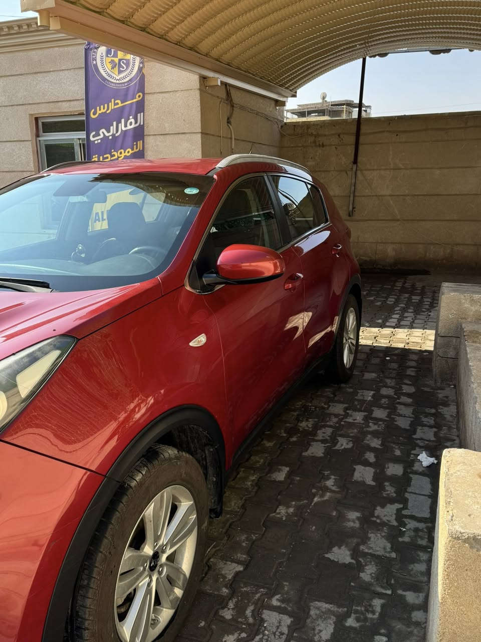 سبورتج ٢٠١٧ وارد اوربي مكينة ١٦٠٠ GDI ضررها ( باب السائق صبغ والباب خلف السائق تبديل و بارد شبر جاملغ ايمن بدون ايرباك ) السعر ١٣٥ وبيها مجال بسيط ***********
