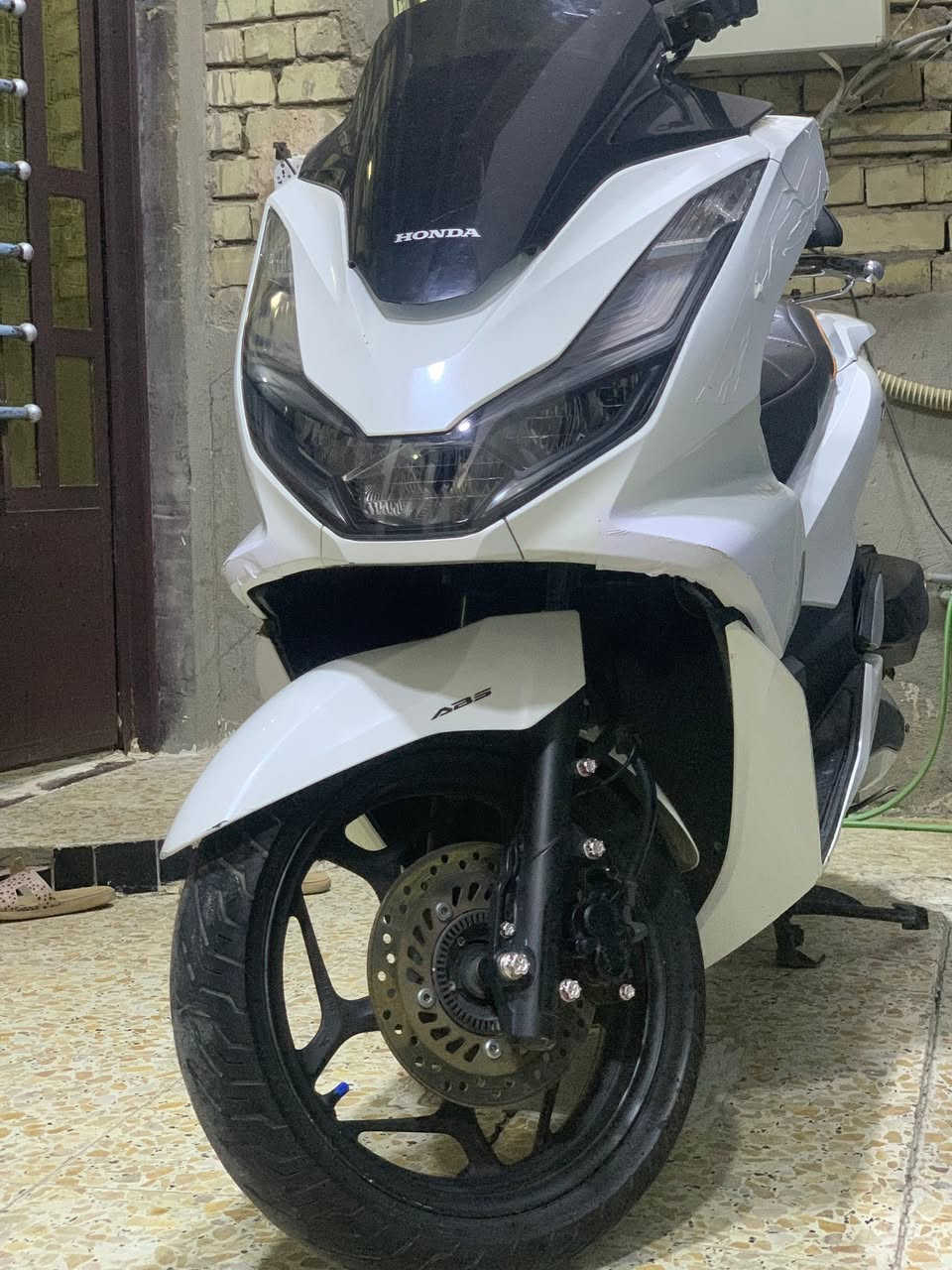 سلام عليكم PCX جيل رابع وراد كوري لون ابيض صدفي 

دراجه جديده كلش محرك بل كارتون 

مكفوله كفاله عامة دراجه جيب فيتر وفحص 
كهربائيات كلها شغاله 

حساس ستان حساس زدحام 
نضام  ABS  و نضام T 

دراجه نصبتها تخبل وما متعوبه 
مكاني بغداد شراي يتصل ويدلل 
***********
