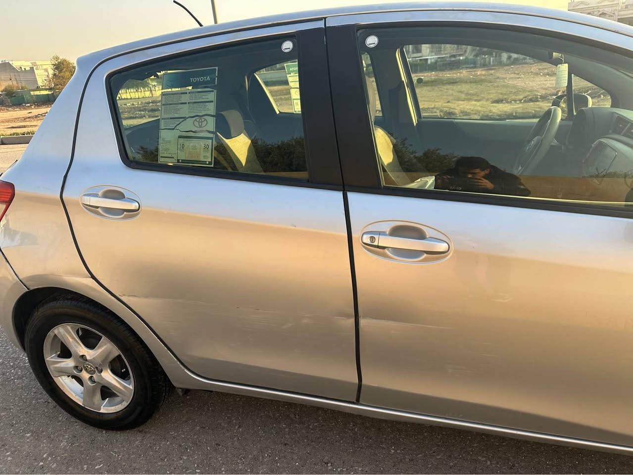 Toyota Yaris 2012. تۆیۆتا یارس خەلیجی مەکینە ١٥.یفول.٥بلیفABS( ٢پارچەی هەیە بۆنیت و نیوچامڵغ جەمپەکی زۆر خەفیفی هەیە ڕەقەمو سەنەوی نوێێ *********** واتس ئاپ نرخ $٩٠ أربيل, العراق
