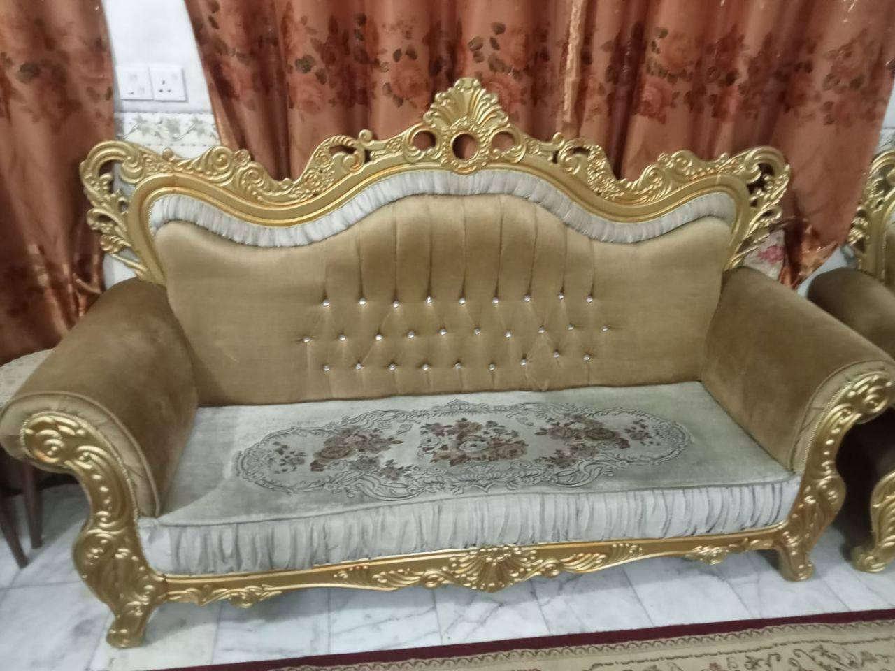 تخم ملكي 10 مقاعد مستعمل قليل تجي تفحصه اي ضرر مابي  للبيع السعر 375 بي مجال للشراي
العنوان. بغداد شعب حي البساتين
للاتصال/***********
