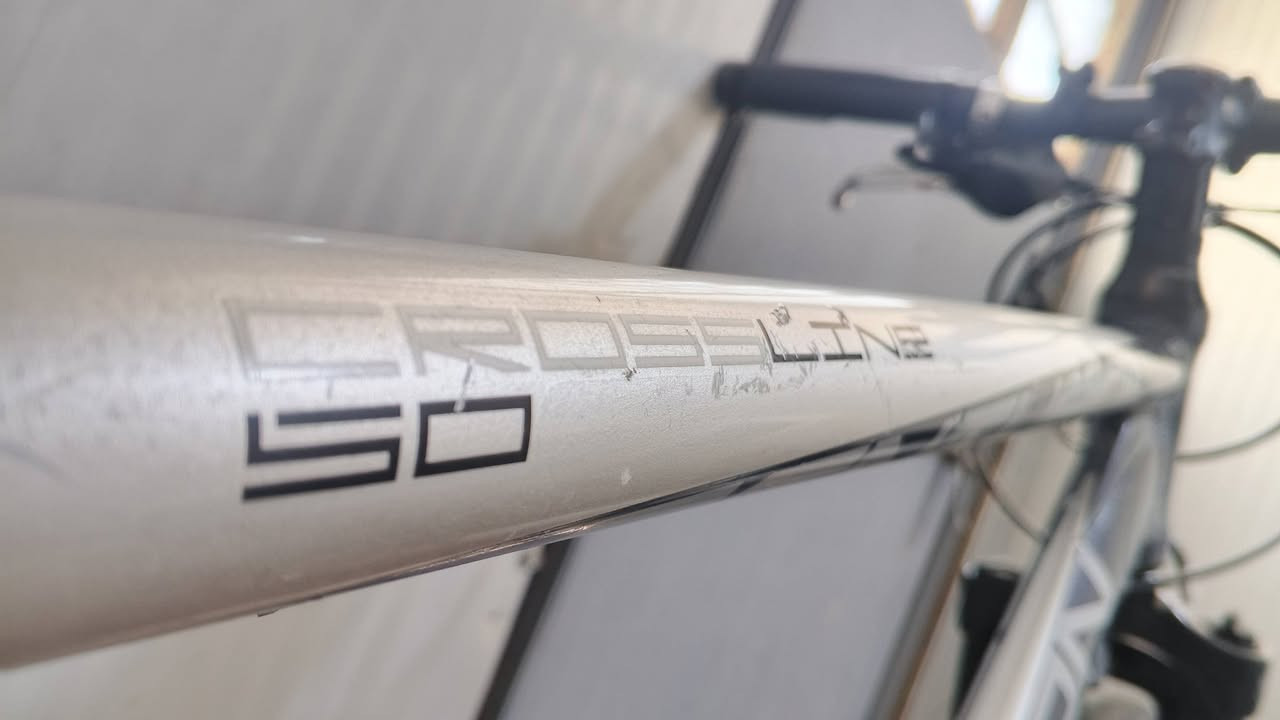 بايسكل هجين
سستم شيمانو التوس 
بريكات تيكترو 
تيارات كيندا حجم 28×700 
حسب ما موضح بالصورة 
رقمي *********** واتس
ماعندي. توصيل مكاني بغداد العبيدي حي السفير
