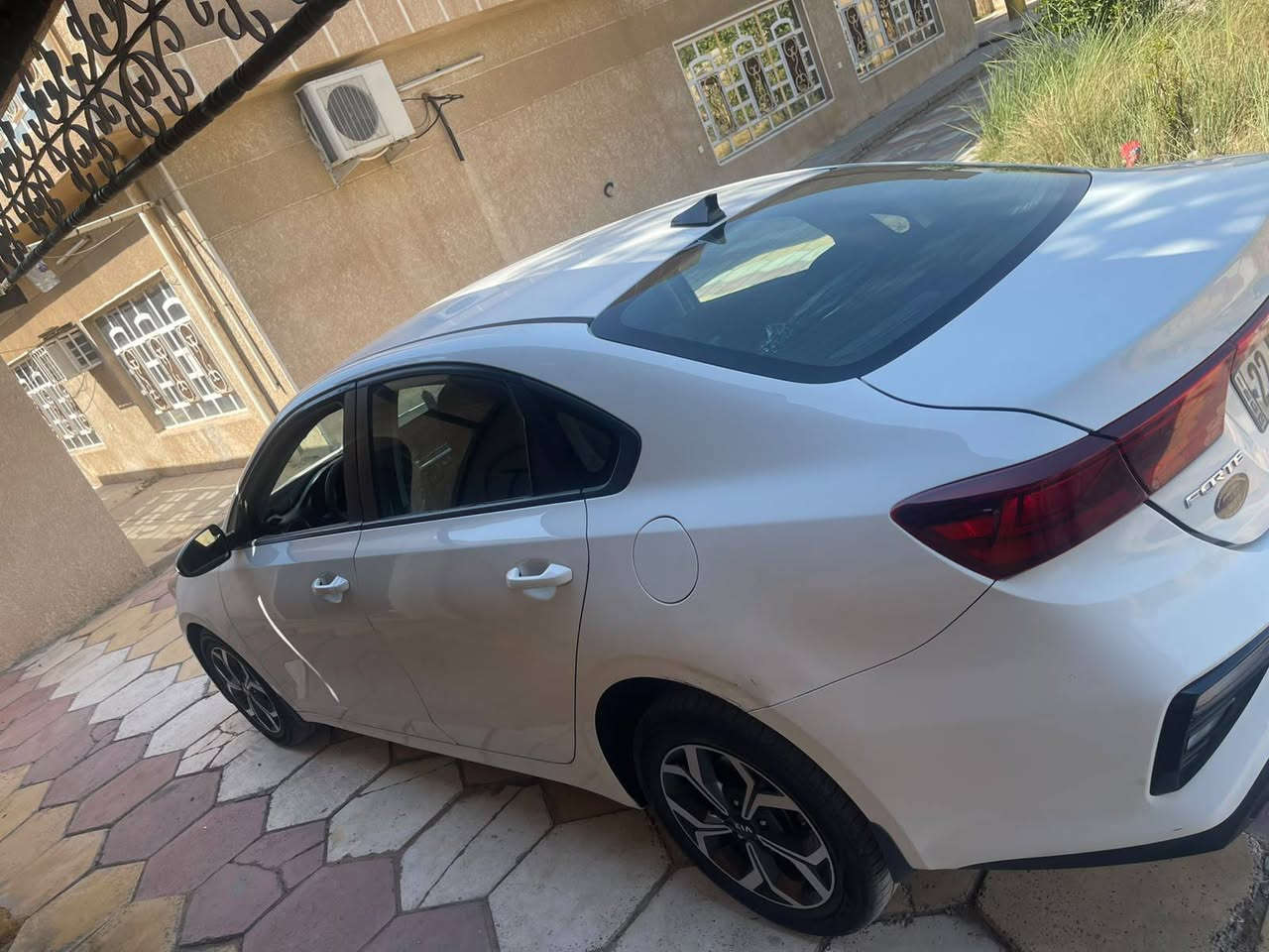 السلام عليكم
كيا فورتي 
2020  
وارد امريكي 
حادث موجود 
سونار موجود 
بل منشور 
شرط التحويل 
رقم اربيل 
المواصفات 
1️⃣رادار امامي 

2️⃣قيادة شبه ذاتيه 

3️⃣تحديد مسار 

4️⃣تنبيه الخروج عن المسار 

5️⃣شاشة تدعم ابل كاربلاي واندرويد اوتو 

6️⃣كامرة خلفية 

7️⃣محرك 2000 دوش 

8️⃣تحكمات ستيرن كاملة  

9️⃣كير مبدل AT وليس CVT 

🔟مودات قيادة 
Smart
Normal 
Sport 
مكاني بغداد التاجي قرب جسر دوار 
***********
السعر 112 بيه مجال

