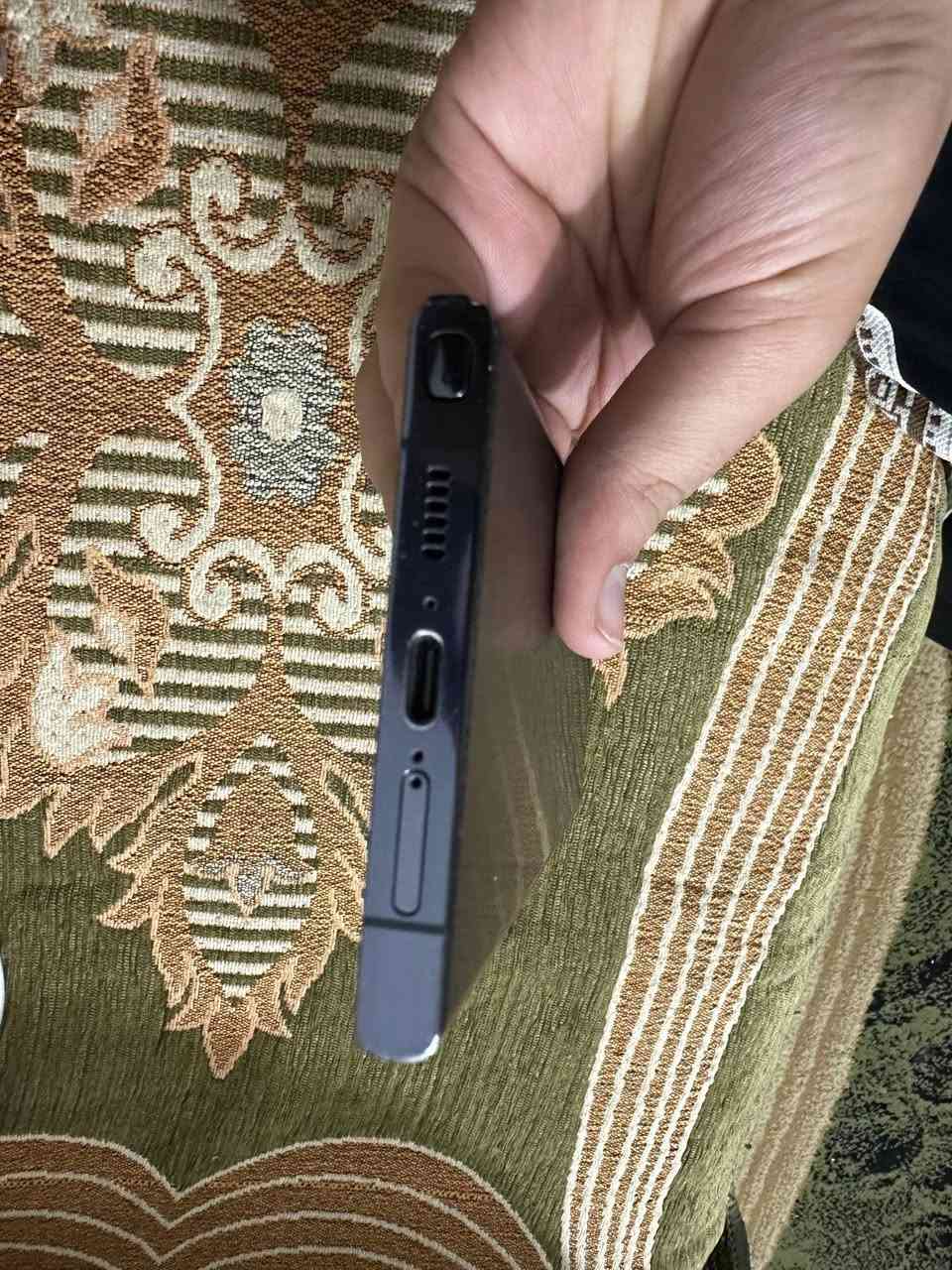 السلام عليكم ورحمه الله وبراكته سامسونك اس 23الترا للبيع ذاكرة 256 دبل سيمكارت شرق اوسط الجهاز نضيف وكلشي ممبدل بي بس بي بعض الشخوط اثر كفر السعر 700وبي مجال ماويا ملحقات فقط بي لزكة ضد الكسر هذا رقمي *********** الجهاز يخبل
