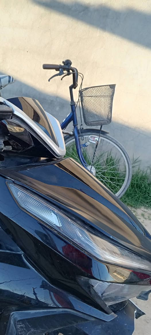 سلام عليكم دراجة الي البيع السعر خاص كلشي شغال بيها ... طريقت التواصل ***********
