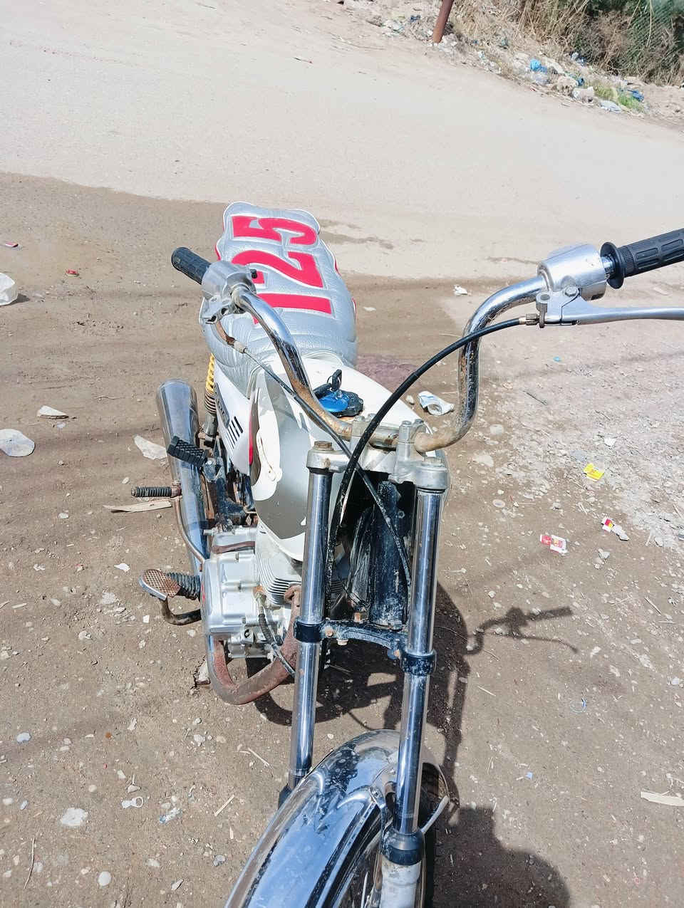 دراجة  محرك رابيدو نظافة خير من الله تايرات 2 جدد كلچات جديدة بنزات جديدة تسحگ سحگ شغل وامشي السعر 375 ألف وبيها مجال للشراي مكاني قضاء المدينه ***********
