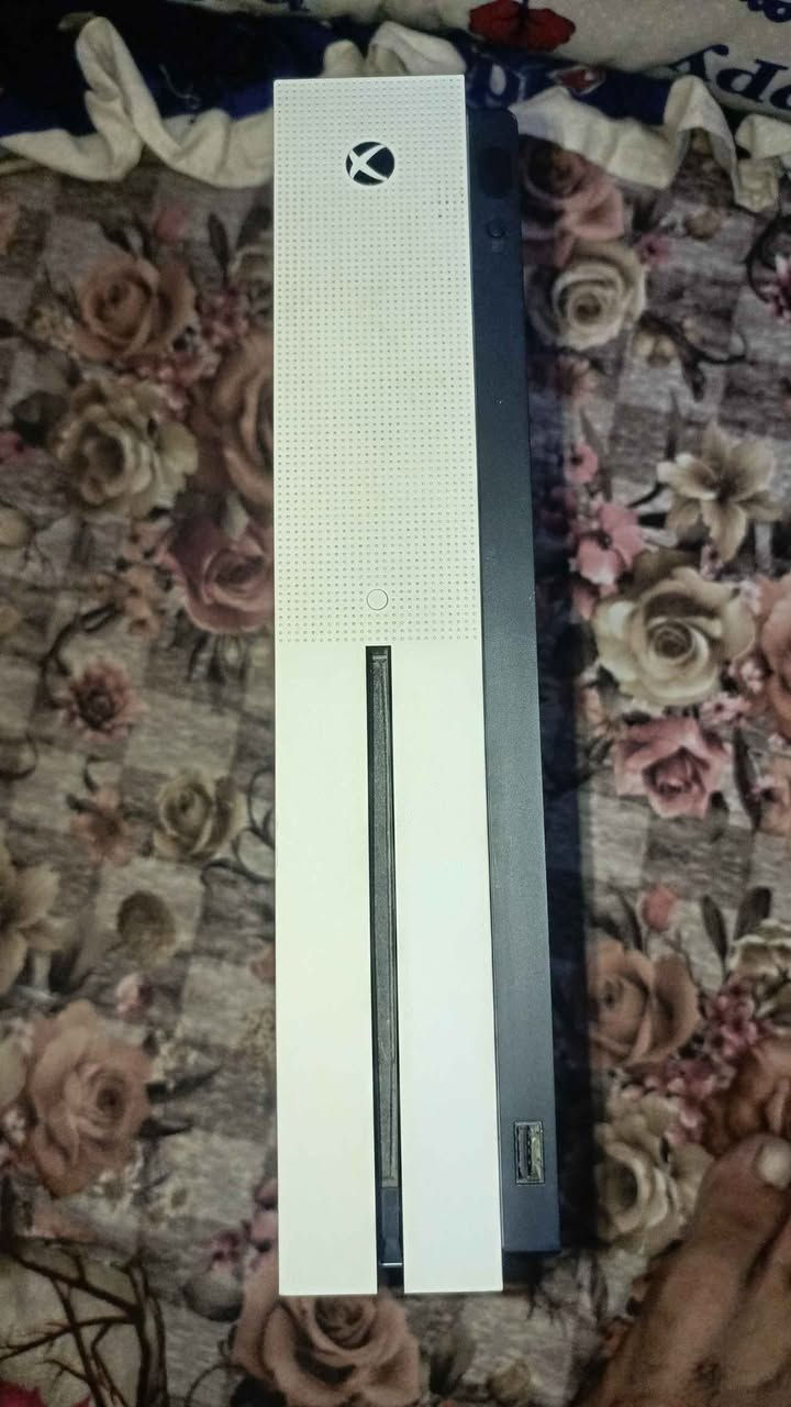 Xbox One s بدون غراض شغال 
السعر قيم بما يرضي الله بغداد, العراق


**إذا كنت صاحب هذا الإعلان وتريد حذفه لأي سبب، رجاءا أرسل رسالة إلى الدعم الفني**