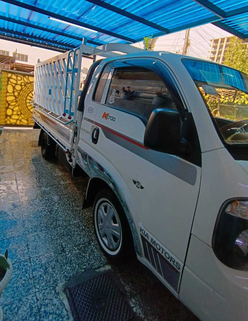 . السلام عليكم/ كيا بنكو ٢٠١٥ رقم بابل انكليزي.جديد سنويه وهزه جديده وبسمي شخصيا..محرك ٢٧٠٠ جدا نضيف لا تبخير ولا تنقيص..سياره كفاله عامه لا صبغ ولا ضربه رقم شاصي واضح.. حداديه كله جديد. سياره متعوب عليه مال جناي..مكاني بغداد الأعلام تقاطع درويش.السعر ١١٥ للاتصال ***********
