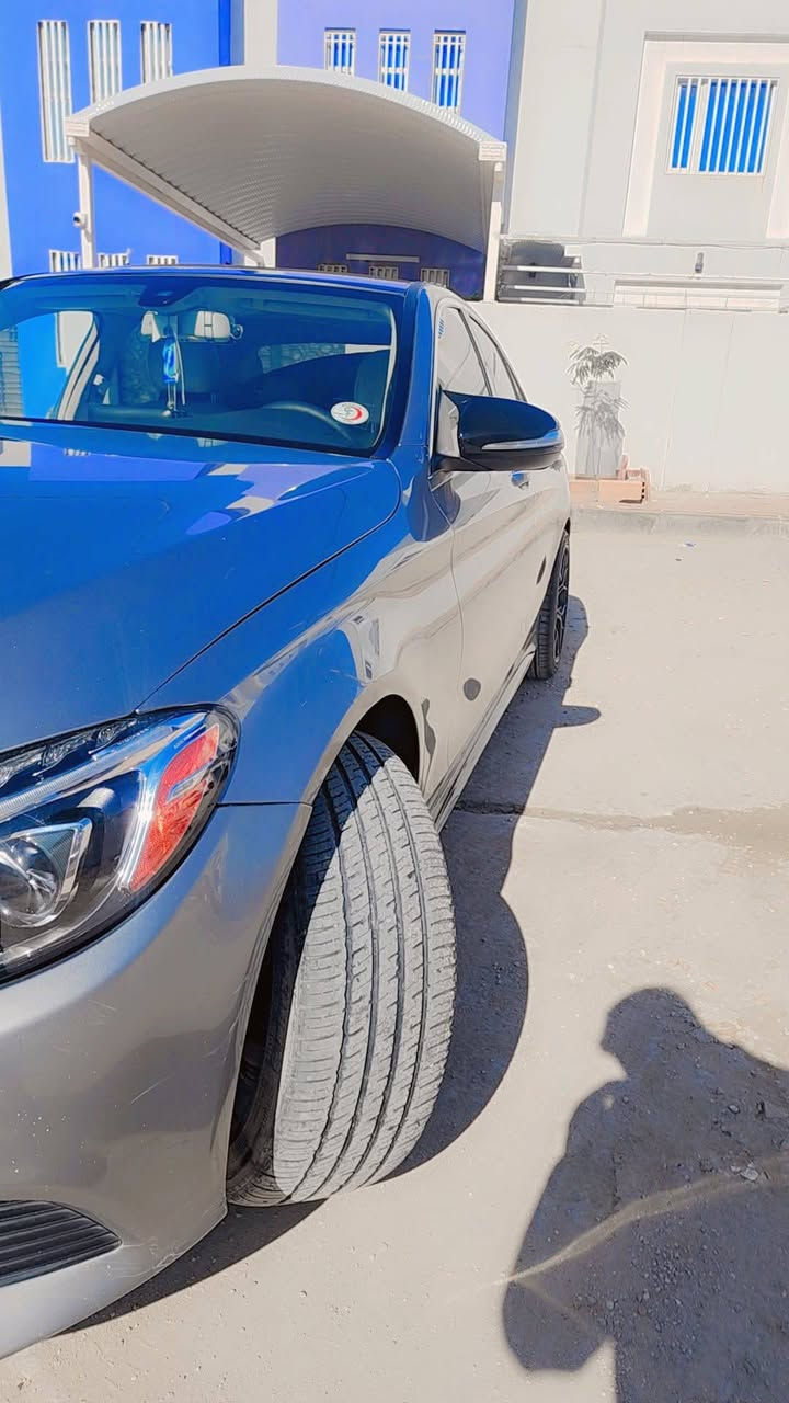 🚗 مرسيدس C300 موديل 2015 – فور ماتيك (دفع رباعي)
🔹 المحرك:
• 4 سلندر
• سعة 2.0 لتر
• تيربو
• قوة تقريبًا 241 حصان
🔹 القير:
• أوتوماتيك
• تبديل ناعم وسلس
🔹 الدفع:
• 4MATIC فور ماتيك (دفع رباعي ثابت)
🔹 الاقتصادية:
• صرفية بنزين ممتازة مقارنة بالقوة
🔹 الداخلية:
• مقاعد جلد أصلية
• تحكم كهربائي بالمقاعد
• شاشة وسطية
• بلوتوث + AUX
• نظام صوتي واضح
• مكيف ثلج ❄️
🔹 الأمان:
• ABS
• ESP (مانع انزلاق)
• وسائد هوائية
• حساسات
🔹 الخارجية:
• تصميم أنيق ورياضي
• تايرات بحالة ممتازة
• إضاءة LED
🔹 الحالة:
• السيارة نظيفة فقط جاملغ الايمن صبغ 
• الماكينة والقير بحالة جيدة
• بدون مشاكل جوهرية
• فحص وين ما تريد و سونار مرفق 
📍 الموقع: السماوه 
💰 السعر: خاص 
📞 للتواصل:***********
