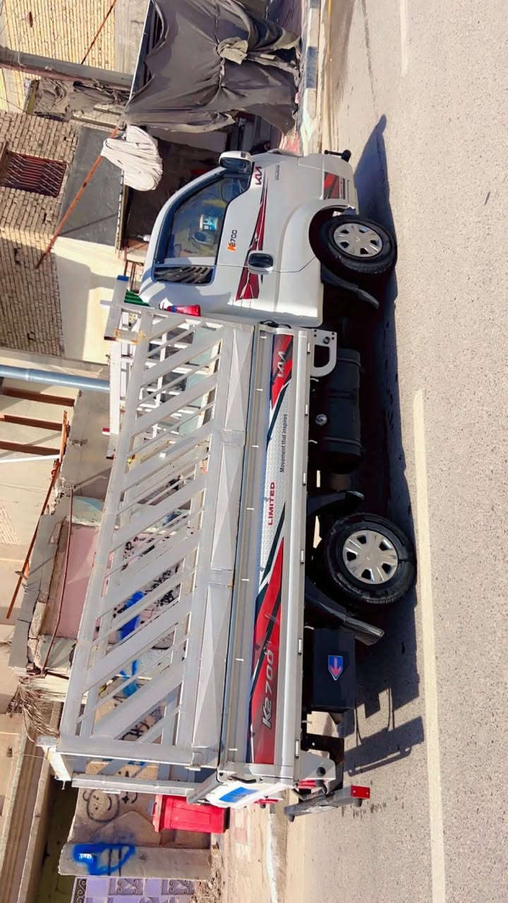 السلام عليكم سياره 2023 مكفوله ماشيه 80 الف مكان كربلاء باسمي السيارة بعدها زيرو تبديل دهن مره وحده فقط السعر 152 وبيه مجال الاتصال ع الرق***********
