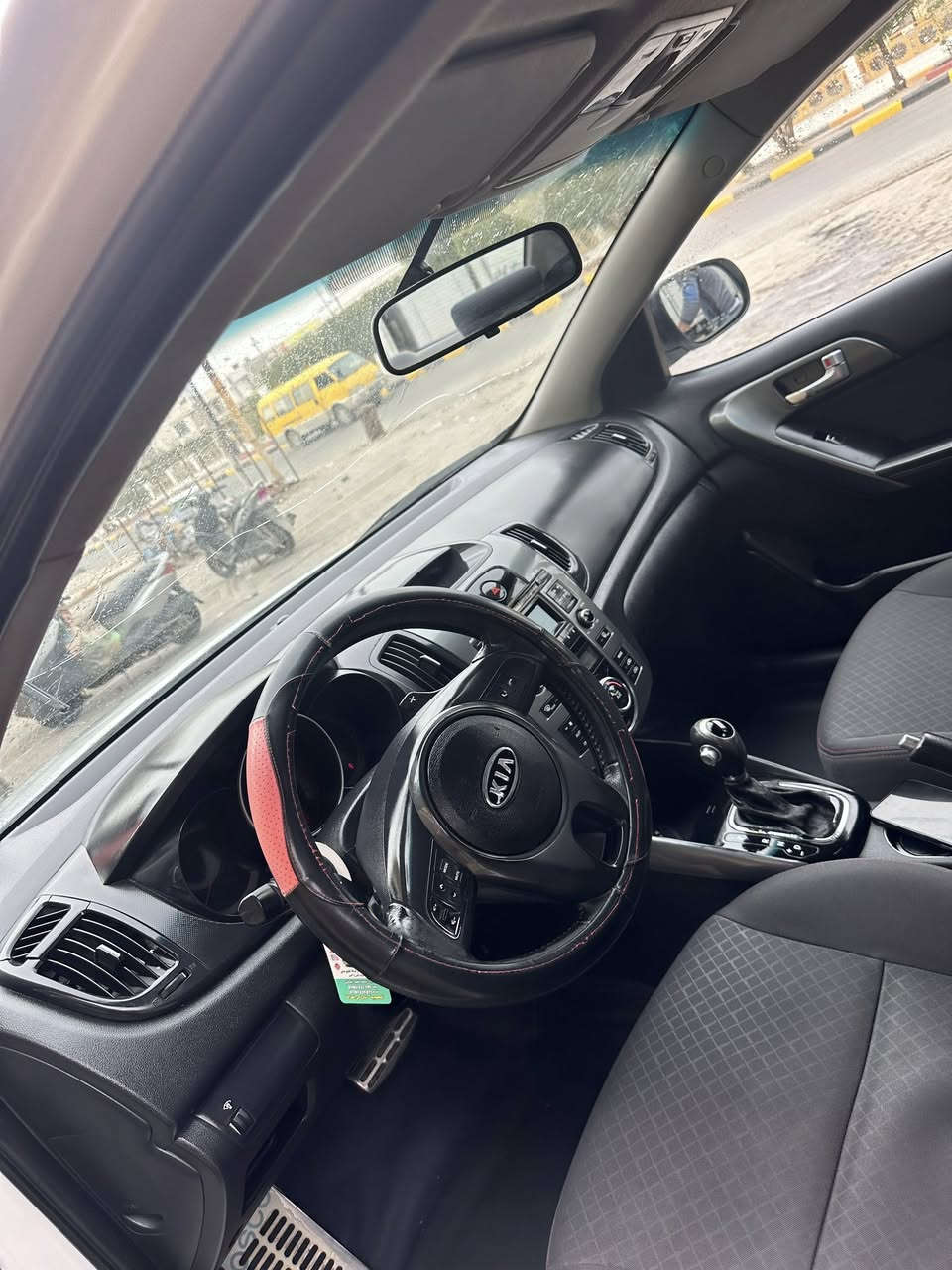 سيراتو 2013
فول مواصفات 
بصمه + بصمه ابواب + فتحه سقف +شفتات+ اشاير مري
السعر ١١٢ 
الاتصال ***********
