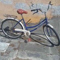 بايسكل بناتي باله حجم 24 صار شهر من نزلته من الحاويه  بايسكل اي نقص ما...